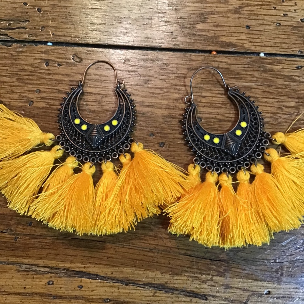 💚 3/$25 Black metal pierced earrings with yellow beading and fringe accents